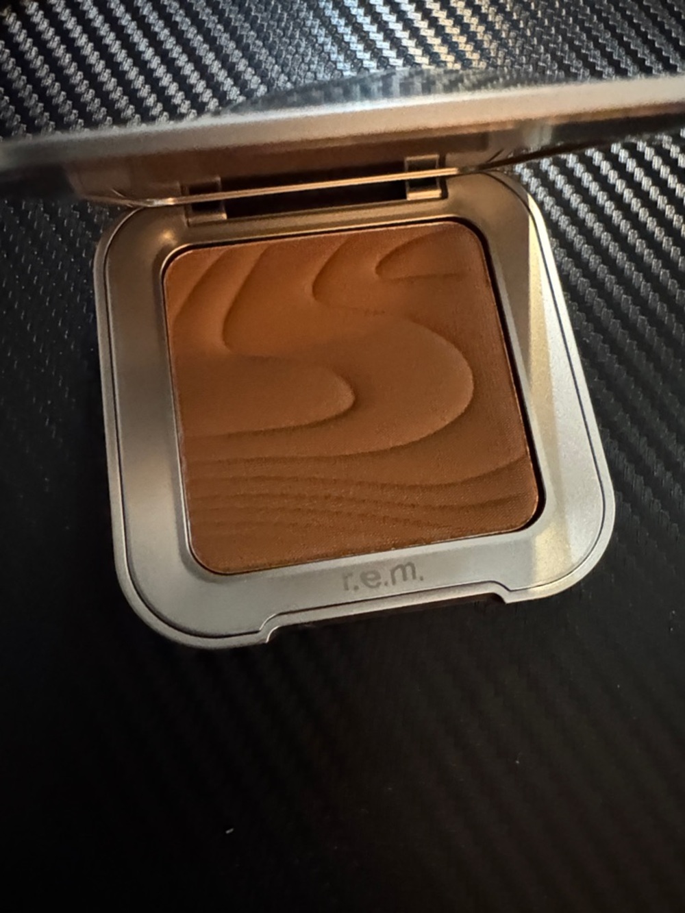 r.e.m. beauty Hypernova Matte Satin Bronzing Powder - Out of Office (Warm Brown) - Picture 3 of 4